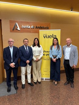 Representantes institucionales, en la jornada provincial de coordinación de los Puntos Vuela celebrada en Almería.