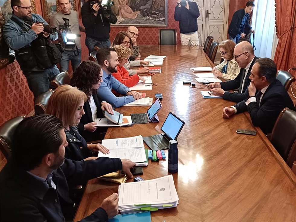 Reunión de la comisión del Ayuntamiento de Alicante sobre viviendas de protección pública (VPP) celebrada el martes 14 de abril de 2026
