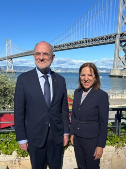 El conseller de UE y Acción Exterior, Jaume Duch, y la vicegobernadora de California, Eleni Kounalakis