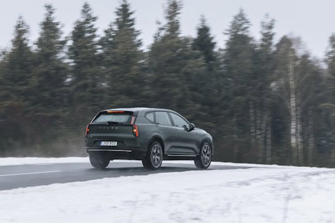 Volvo desafía el mercado de coches eléctricos con el nuevo SUV EX60, de 810 kilómetros de autonomía