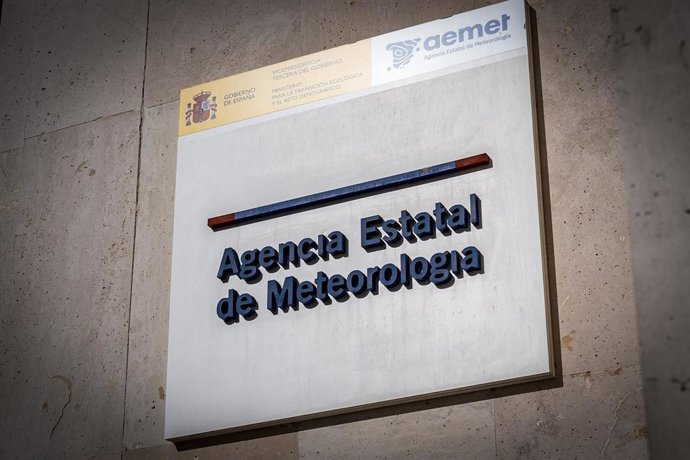 Archivo - Un cartel durante una concentración, en la sede de la AEMET, a 12 de febrero de 2026, en Madrid (España). 