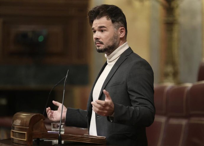 Archivo - El portavoz parlamentario de ERC, Gabriel Rufián, interviene en una sesión plenaria en el Congreso de los Diputados