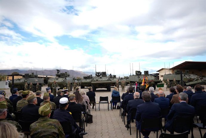 Archivo - La ministra de Defensa, Margarita Robles, interviene en el acto entrega de los primeros vehículos 8x8 'Dragón' al Ejército de Tierra. En la Base 'Álvarez de Sotomayor' en Almería. A 16 de enero de 2026, en Almería (Andalucía, España). 