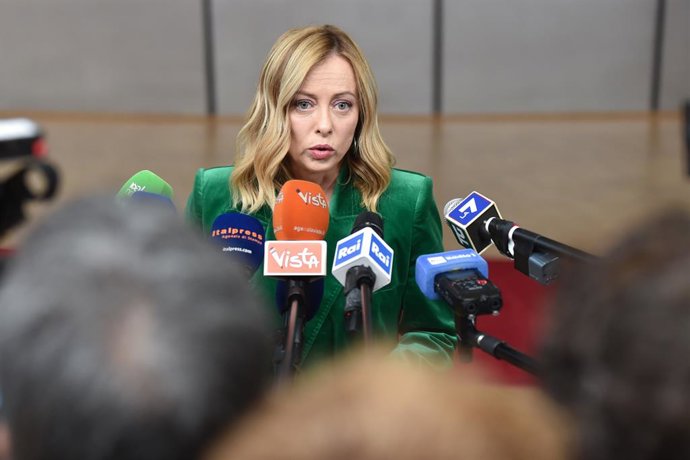 Archivo - FILED - 15 December 2023, Belgium, Brussels: Italian Prime Minister Giorgia Meloni speaks to media upon her arrival to attend the second day of the EU Summit. Photo: Gaetan Claessens/EU COUNCIL/dpa - ATTENTION: editorial use only and only if the