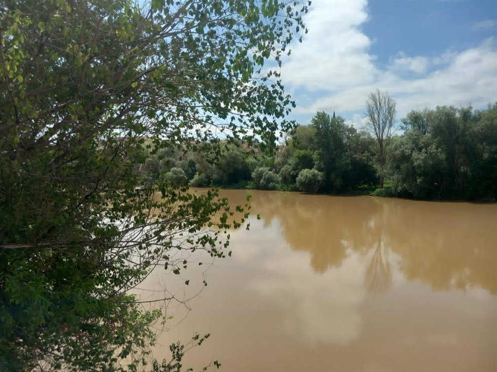 Archivo - Imagen de archivo del río Ebro a su paso por Logroño
