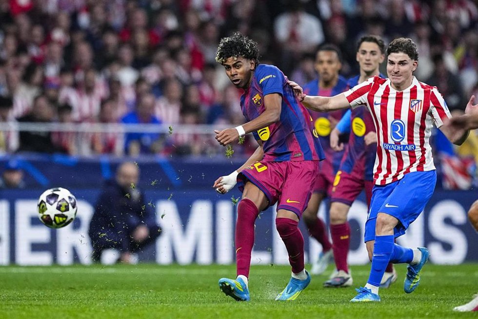 Lamine Yamal of FC Barcelona in action during the UEFA Champions League 2025/26 Quarter-Final Second Leg match between Atletico de Madrid and FC Barcelona at Riyadh Air Metropolitano on April 14, 2026, in Madrid, Spain.