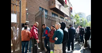 La regularización exigirá informe policial, pero su contenido no implicará automáticamente la denegación de autorización