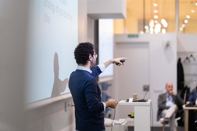 Archivo - ISDI y Volkswagen Group España Distribución firman acuerdo de formación en transformación digital