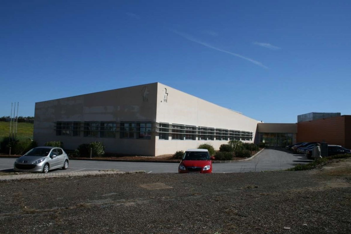 El SES firma el nuevo contrato de transporte del Banco de Sangre de Extremadura por 5,15 millones para tres años