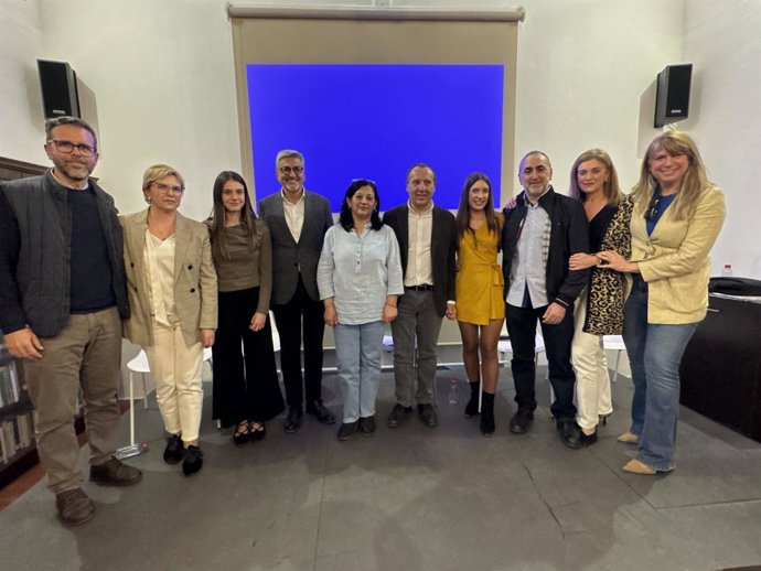 El secretario general del PSOE de Málaga, Josele Aguilar,  y el secretario general del PSOE de Antequera y portavoz socialista de Inclusión Social en el Parlamento de Andalucía, José Luis Ruiz Espejo, en un acto en Antequera.