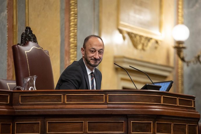 Archivo - El vicepresidente del Congreso, Alfonso Rodríguez Gómez de Celis, durante un pleno donde se debate la toma en consideración de dos proposiciones de ley, una a iniciativa del Parlamento de Catalunya y otra del PP, en el Congreso de los Diputados,