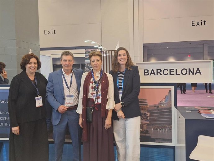 (De I A D) La Jefa De Cruceros, Mar Pérez; El Director De Operacioens Marítimas, José María Rovira; La Subdirectora General De Comercial, Carla Salvadó, Y La Cruise Manager En El Seatrade Miami, Gemma Gràcia
