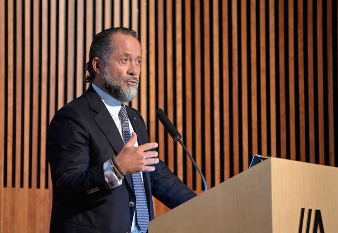 Archivo - El presidente de Abanca, Juan Carlos Escotet, durante la inauguración de la exposición internacional ‘Al: More than human’, en la sede de Afundación Obra Social de ABANCA, a 5 de septiembre de 2022, en A Coruña, Galicia (España).