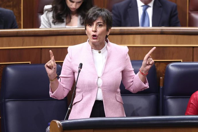 La ministra de Vivienda, Isabel Rodríguez, durante el Pleno del Congreso de este miércoles, 15 de abril