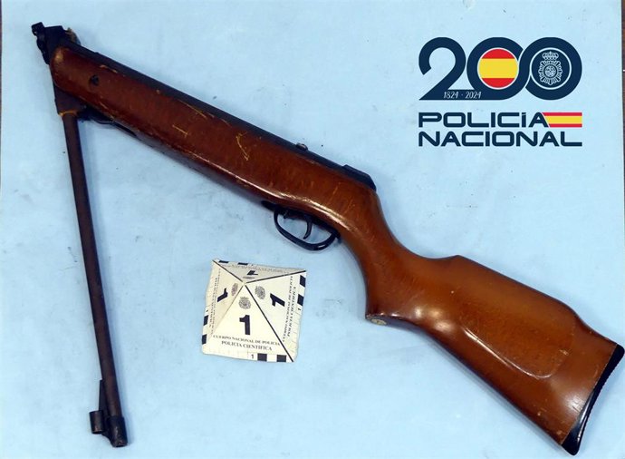 Archivo - Imagen de archivo de una escopeta de aire comprimido
