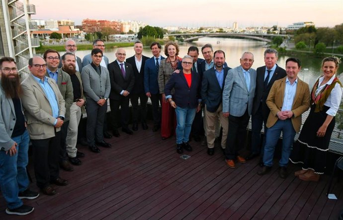 Imagen del encuentro previo del XI Premio Vino y Licores de la Provincia de Sevilla, impulsado por la Diputación.
