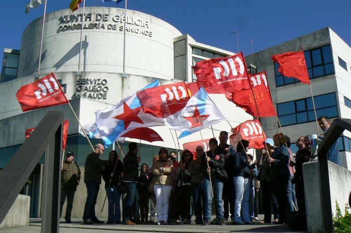 Archivo - Protesta De CIG Saúde Frente Al Sergas En Santiago.
