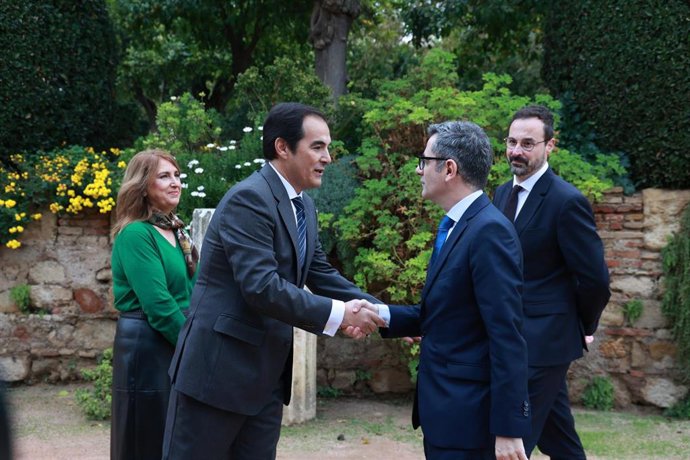Archivo - El ministro de Presidencia, Justicia y Relaciones con las Cortes, Félix Bolaños (d), el consejero de Justicia, Administración local y Función Publica, José Antonio Nieto (i). A 22 d noviembre de 2024, en Córdoba (Andalucía, España).  