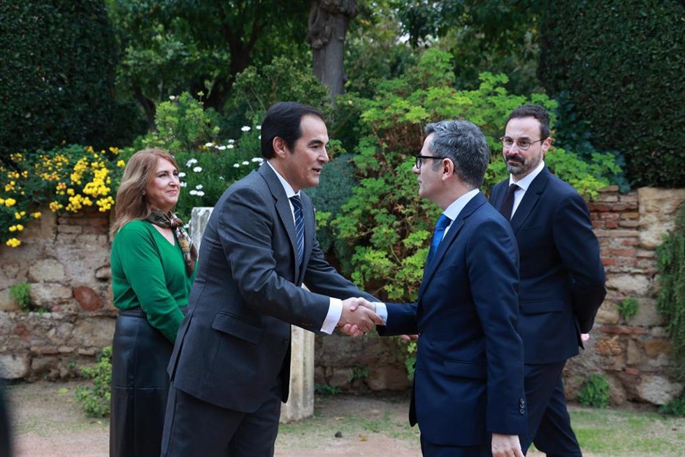 Archivo - El ministro de Presidencia, Justicia y Relaciones con las Cortes, Félix Bolaños (d), el consejero de Justicia, Administración local y Función Publica, José Antonio Nieto (i). A 22 d noviembre de 2024, en Córdoba (Andalucía, España).  