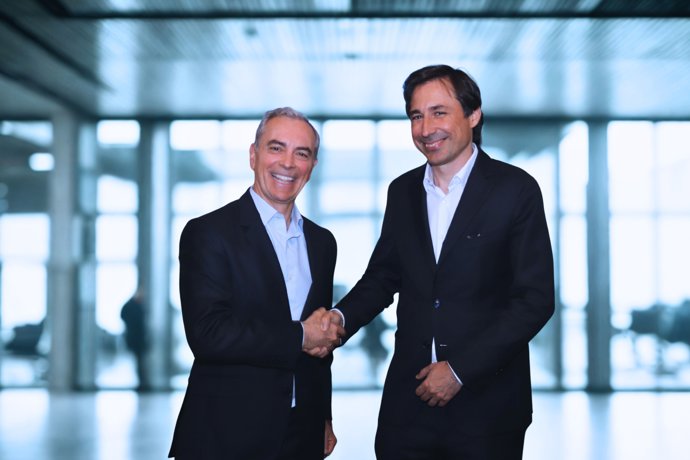 El director financiero de Bankinter, Jacobo Díaz, y el presidente de Microsoft España, Paco Salcedo.