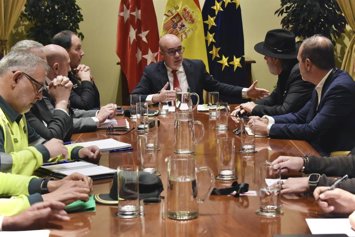Reunión del delegado del Gobierno en Madrid, Francisco Martín, y representantes tanto del espacio como de la promotora de conciertos así como de Policía Nacional, Guardia Civil y DGT