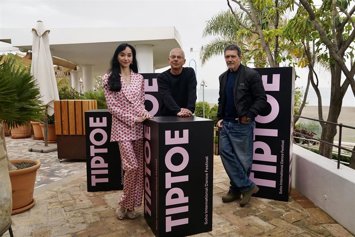 El presidente del Teatro del Soho CaixaBank; Antonio Banderas (d); la bailarina y directora de Soho International Dance Festival TIP TOE, Lucía Lacarra (i); y el director de la compañía francesa Malandain Ballet Biarritz, Thierry Malandain (c).