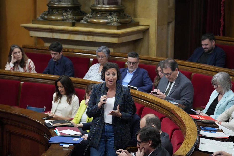 La consellera de Economía y Hacienda de la Generalitat de Catalunya, Alícia Romero, durante un pleno en el Parlament de Catalunya, a 15 de abril de 2026, en Barcelona, Catalunya (España). Sesión ordinaria del pleno del Parlament, centrada en la sesión de 