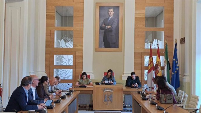 Consejo Rector del IMAS en el Ayuntamiento de Cácerse, que ha aprobado los presupuestos del organismo autónomo para 2026