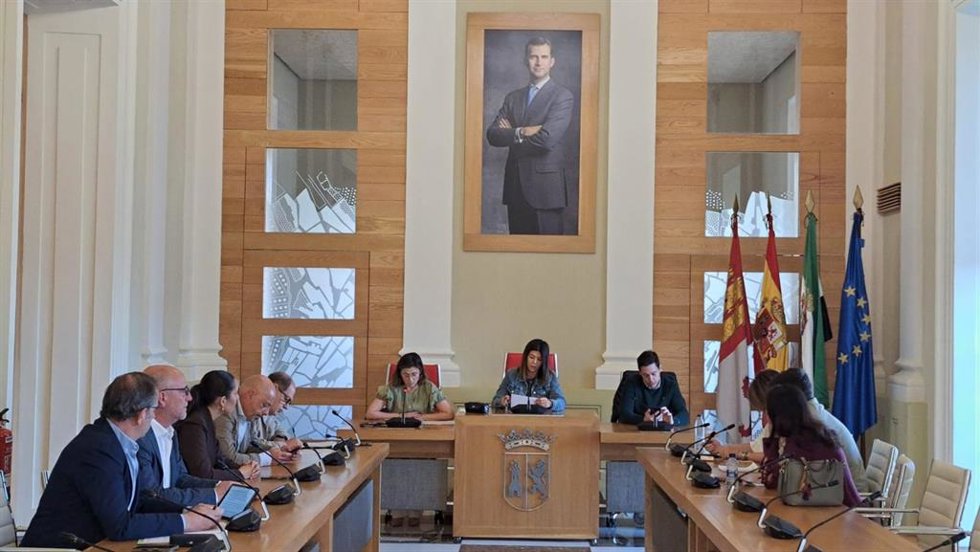 Consejo Rector del IMAS en el Ayuntamiento de Cácerse, que ha aprobado los presupuestos del organismo autónomo para 2026