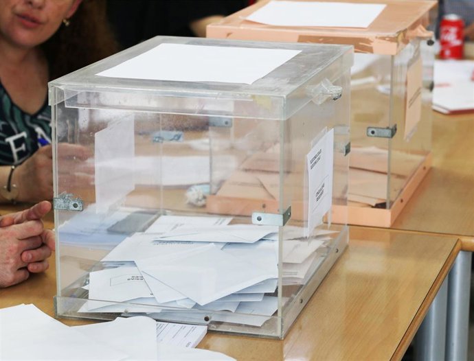 Archivo - Urna de elecciones.