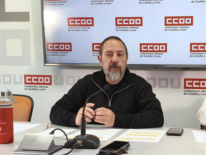 El secretario de Empleo, Protección Social y Migraciones de Comisiones Obreras en Castilla y León, Javier Moreno, durante una rueda de prensa.