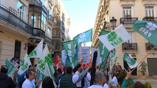 Sindicatos de la concertada protestan por el "bloqueo" y "falat de avances" en la negociación con Educación