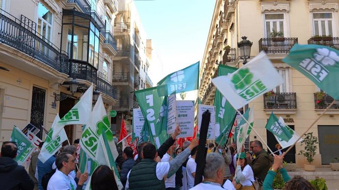 Sindicatos de la concertada protestan por el "bloqueo" y "falat de avances" en la negociación con Educación