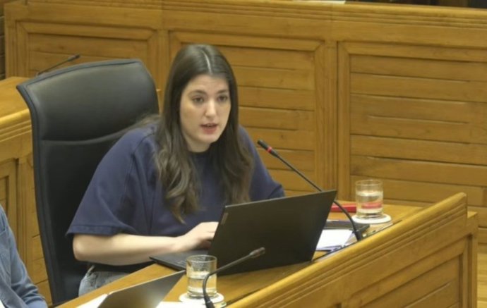 El portavoz del Grupo Municipal de Podemos en el Ayuntamiento de Gijón, Olaya Suárez, interviene en el Pleno Municipal gijonés.