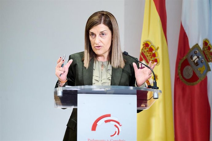 Archivo - La presidenta de Cantabria, María José Sáenz de Buruaga