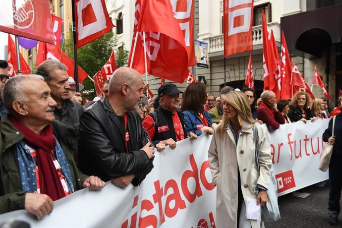 Archivo - El secretario general de la UGT, Pepe Álvarez (i); el secretario general de CCOO, Unai Sordo (d), y la vicepresidenta segunda y ministra de Trabajo, Yolanda Díaz, durante la manifestación por el Día del Trabajador de 2025