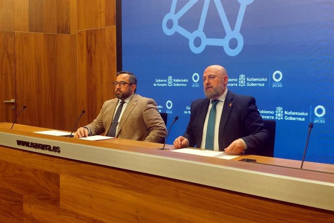 El vicepresidente primero, consejero de Presidencia e Igualdad y portavoz del Gobierno de Navarra, Javier Remírez, y el consejero de Economía y Hacienda, José Luis Arasti