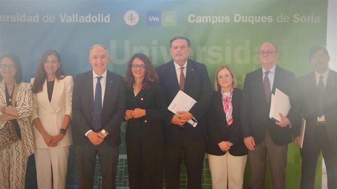 El rector Antonio Largo y su equipo visitan el Campus de Soria Antonio