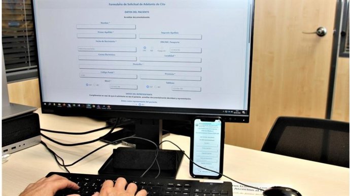 Archivo - El Hospital Clínico San Carlos lanza una nueva herramienta digital para agilizar las gestiones de los pacientes