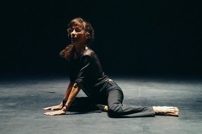 Archivo - La coreógrafa y bailarina Carmen Werner en un ensayo de Delicada caída. Juan Carlos Toledo