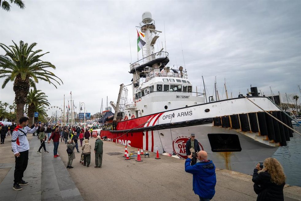 El barco de Open Arms de la segunda expedición de la Global Sumud Flotilla, parte del Moll de la Fusta, a 12 de abril de 2026, en Barcelona, Catalunya (España). La delegación catalana de la Global Sumud Flotilla (GSF) integrada por 40 personas ha zarpado 
