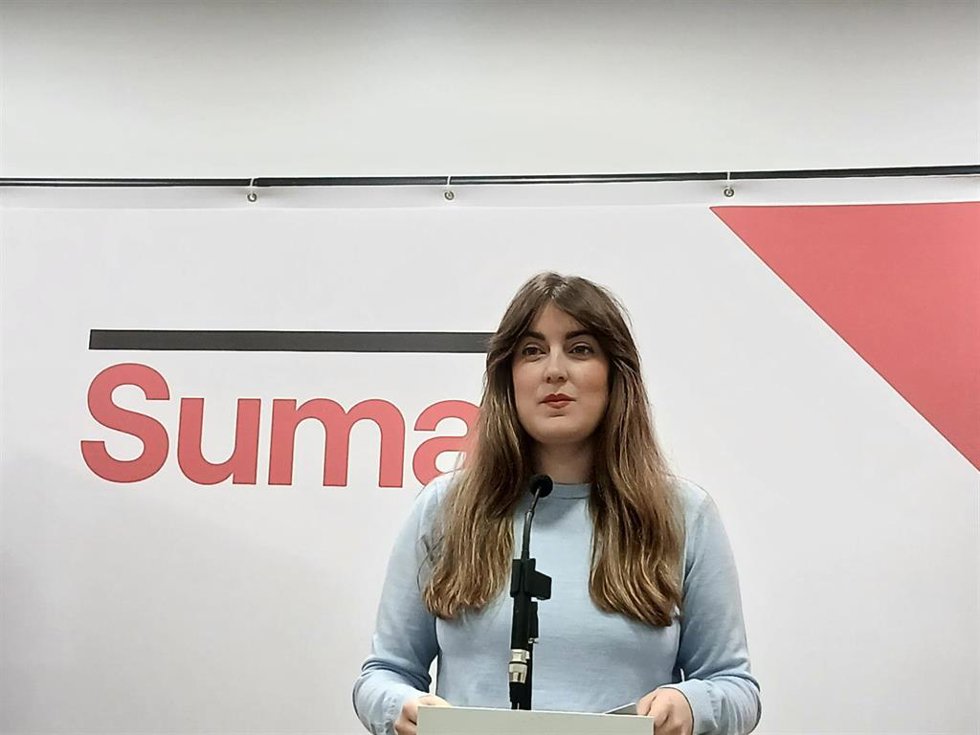La secretaria general de Sumar Mugimendua, Alba García, en rueda de prensa en Bilbao