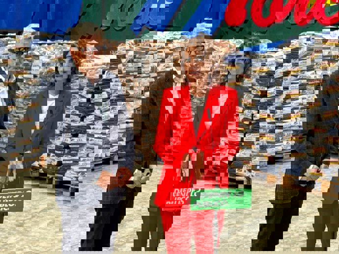 La secretaria general del PSOE-A y candidata a la Presidencia de la Junta de Andalucía, María Jesús Montero, durante el encuentro en Antequera