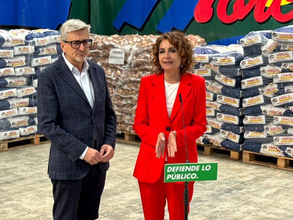 La secretaria general del PSOE-A y candidata a la Presidencia de la Junta de Andalucía, María Jesús Montero, durante el encuentro en Antequera