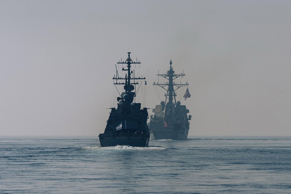 El 'USS Delbert D. Black' y el 'INS Eilat' en aguas del mar Rojo
