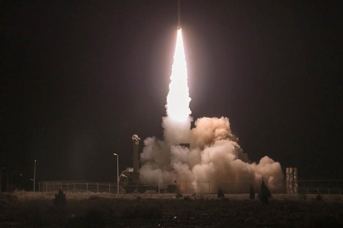 Archivo - February 5, 2025, Kavir Desert, Iran: A long-range missile of Iran's upgraded domestically-made Bavar-373 Air Defense Missile System is fired during "Eqtedar (Might) 1403" drills in the Kavir Desert. Iran has showcased its upgraded Bavar-373 air