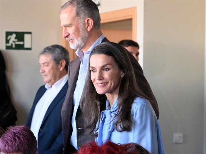 El Rey Felipe y la Reina Letizia durante su visita en la Fundación José María de Llanos con ocasión del 25º aniversario de la “Escuela de Hostelería del Sur”