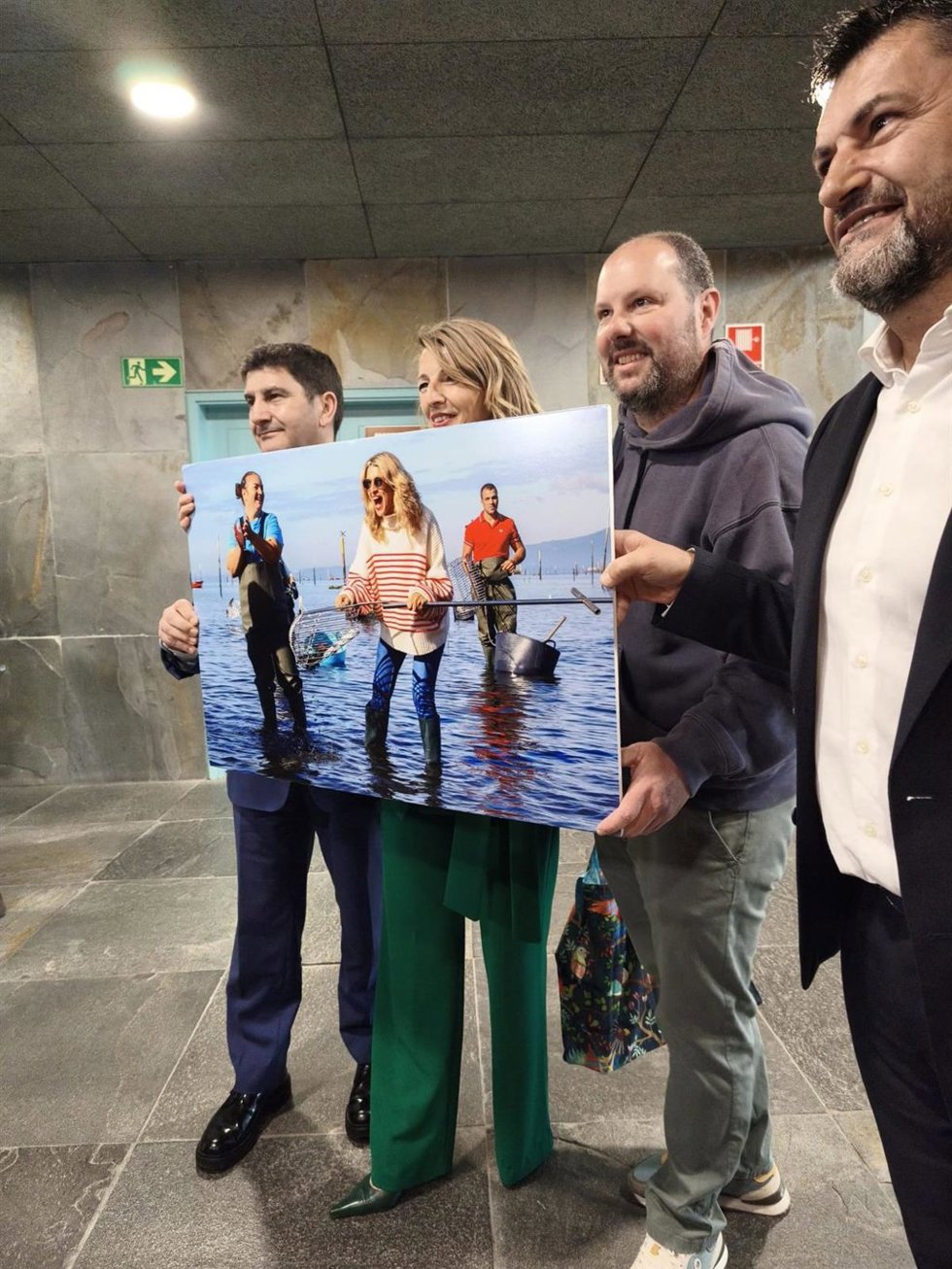 Yolanda Díaz, con su foto mariscando en Vilagarcía