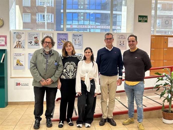 Foto de familia de la presentación de la Feria del Libro de Talavera de la Reina.