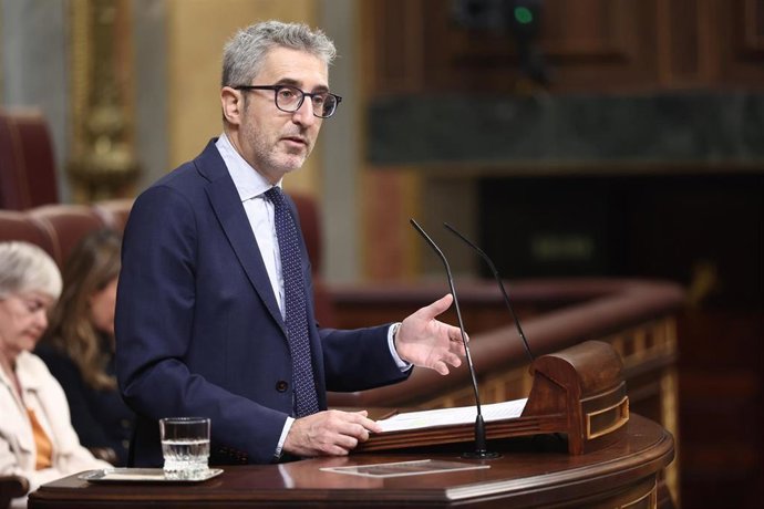 El ministro de Hacienda, Arcadi España, durante un pleno en el Congreso de los Diputados, a 15 de abril de 2026, en Madrid (España). 